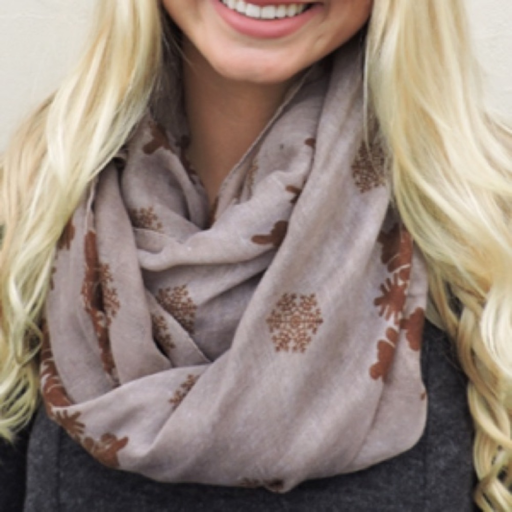 Snowflake Scarf - Picture 2 of 2